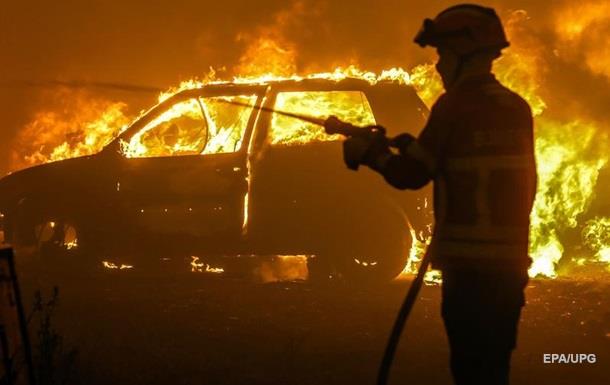 Під Парижем у новорічну ніч підпалили 250 авто