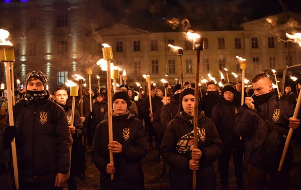 Во Львове марш в честь дня рождения Бандеры собрал 400 человек