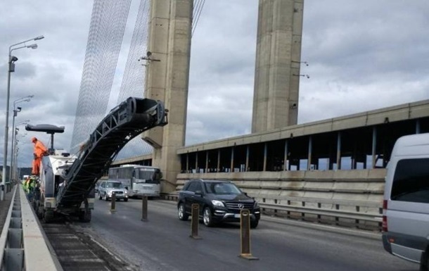В Киеве частично ограничат движение по нескольким мостам