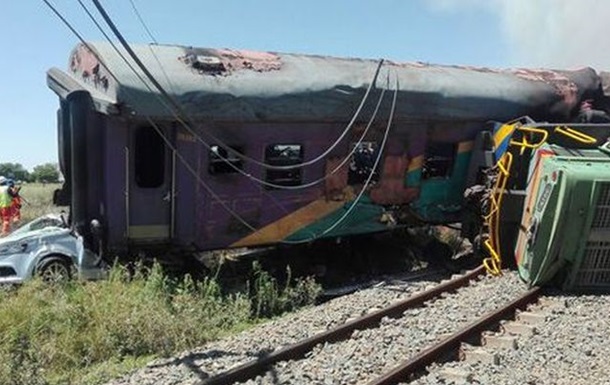 В ЮАР перевернулся поезд: есть погибшие и раненые