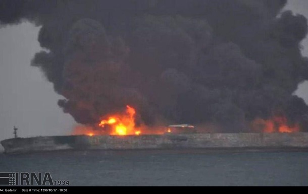 Біля берегів Китаю вибухнув палаючий танкер