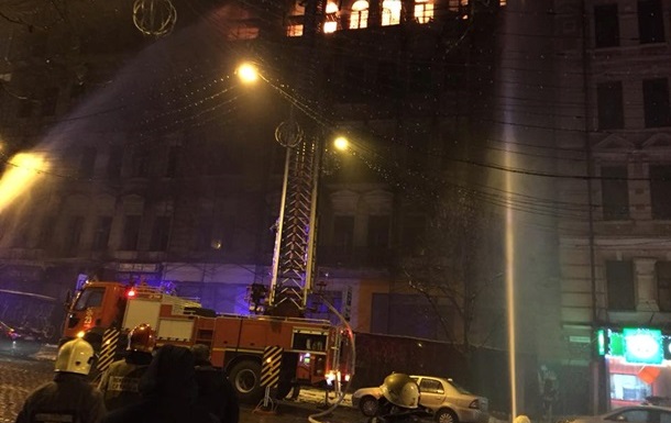 Пожар в здании в центре Киева ликвидирован