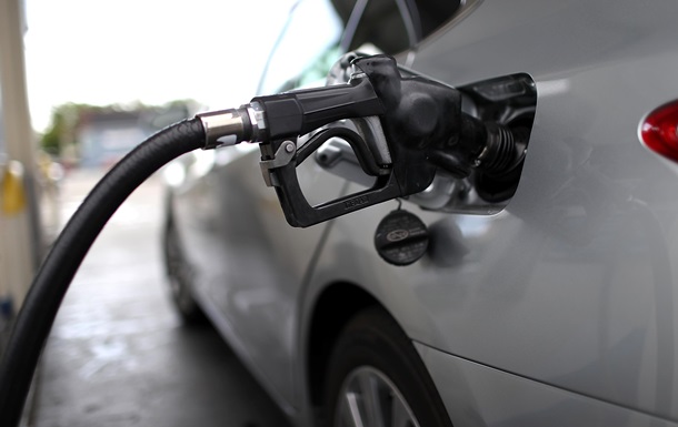 Великі мережі АЗС підняли ціни на бензин