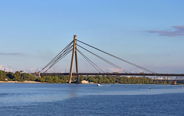 У Києві обмежать рух на Московському мосту