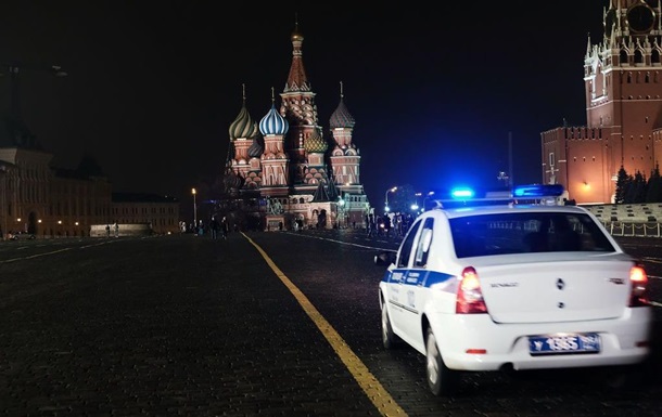 В Москве полицейское авто сбило женщину на собачьей упряжке