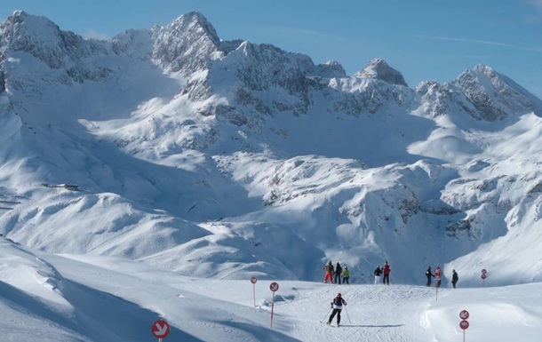 В горах Австрии застряла сотня туристов из-за сломанного подъемника