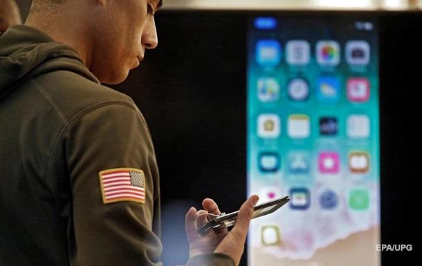 Apple вдвое сокращает производство iPhone X