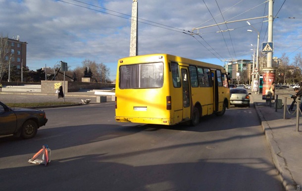 В Одесі у маршрутки з пасажирами на ходу відвалилися колеса