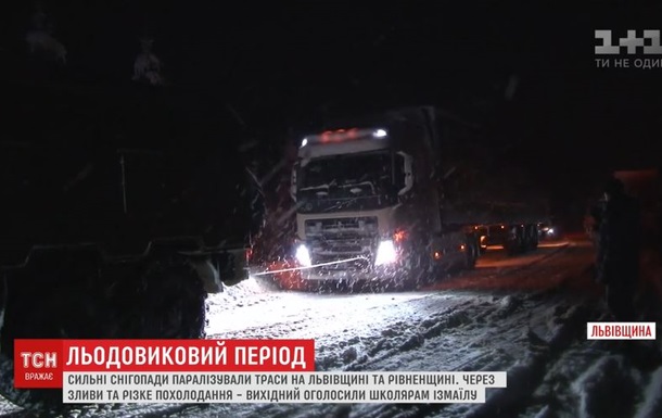Україну засипає снігом