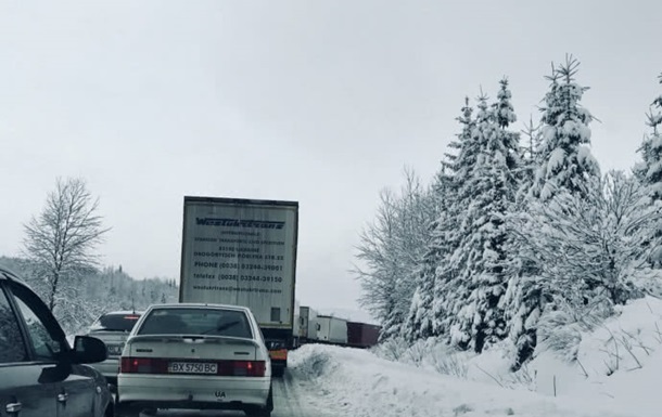 У Київській області заборонено проїзд вантажівок