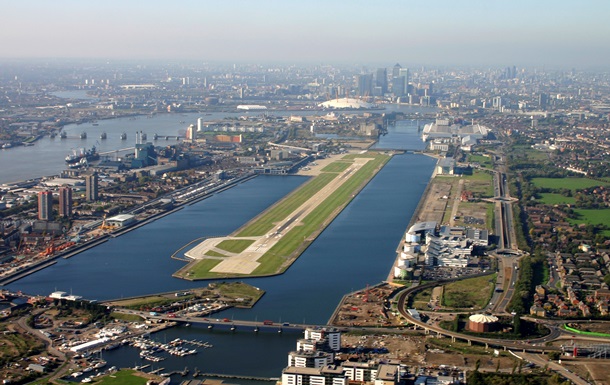 Аеропорт Лондона закрили через знайдену в Темзі бомбу