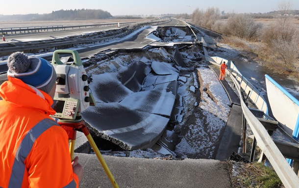 В Германии провалился автобан