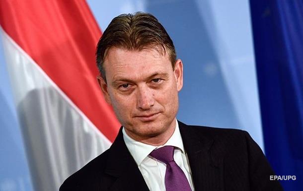 Глава МЗС Нідерландів подав у відставку