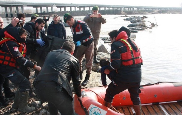 Турецкая семья из 3 человек утонула, 5 пропало без вести в реке Марица