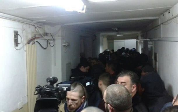 Полиция, НГУ и титушки. Труханову избирают меру пресечения
