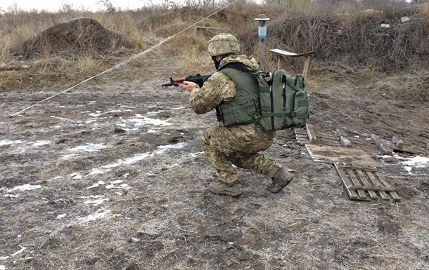 Доба в АТО: десять обстрілів, один загиблий