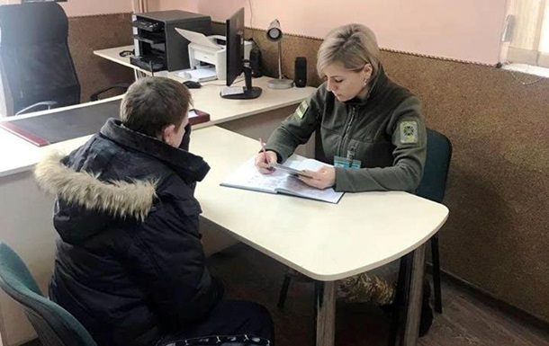 Украинец пытался проползти в Польшу под кабиной паспортного контроля