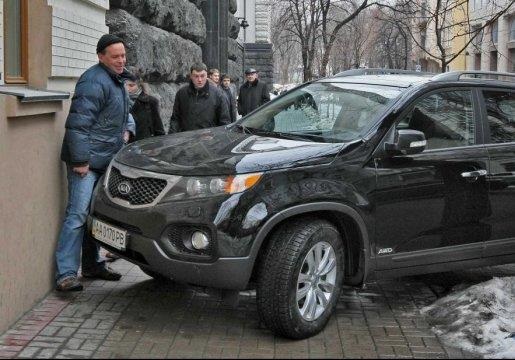 Как в Киеве решить проблему паркингов?