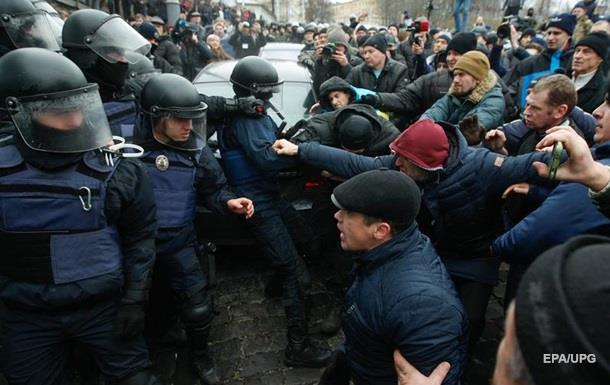 В акциях протеста за год пострадали 1500 полицейских