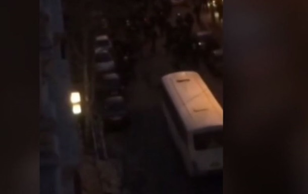 В Ірані автобус наїхав на загін поліцейських