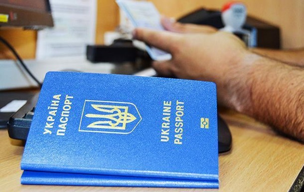 Українці оформили чотири млн закордонних паспортів