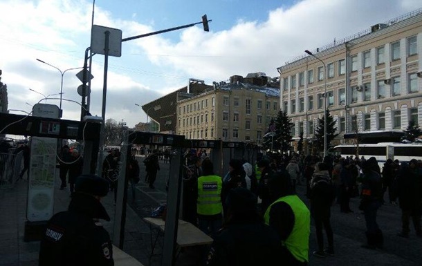 У Москві пройшли затримання на акції пам яті Нємцова