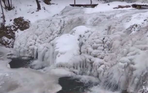 В Украине замерз крупнейший равнинный водопад