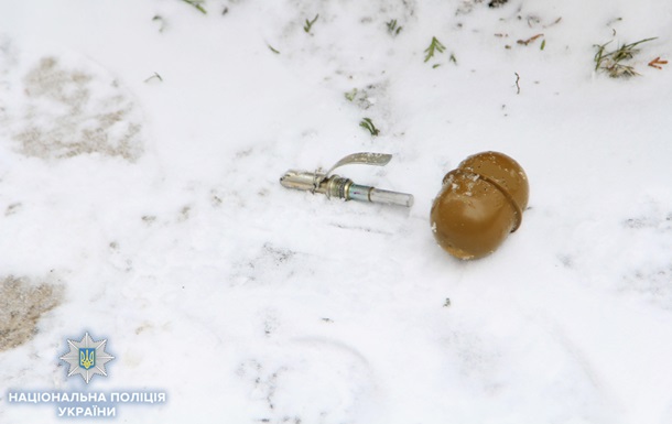 В Ровно возле школы нашли гранату