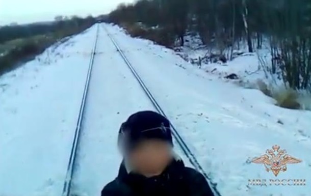 У РФ діти знімали відео на тлі потяга, що наближався