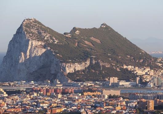 Іспанія та Великобританія розділять владу над Гібралтаром