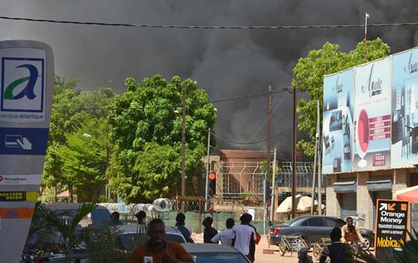 Напад у столиці Буркіна-Фасо: десятки загиблих та поранених