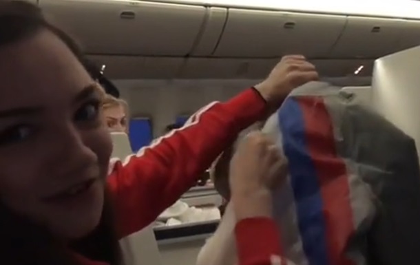Олимпийка из РФ показала потайной флаг на куртках