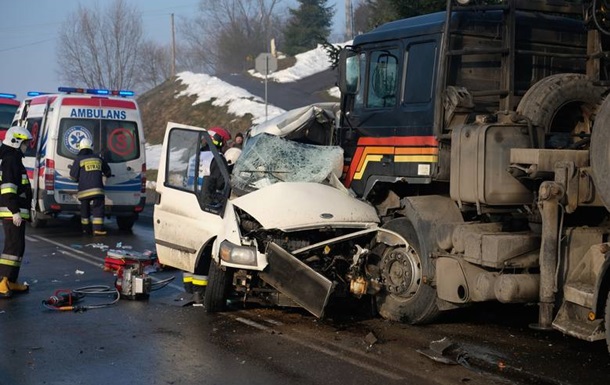 У Польщі автобус з українцями потрапив у ДТП, є жертви