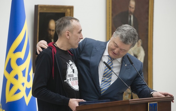 Порошенко вручив Шевченківські премії-2018