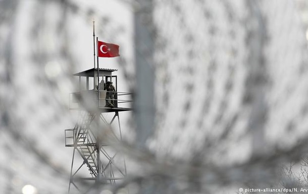 Німецьких журналістів затримали у Греції на кордоні з Туреччиною