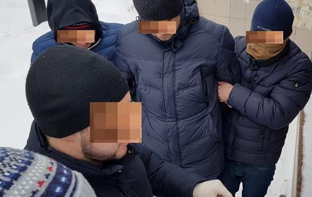 У Борисполі за хабар затримали двох митників