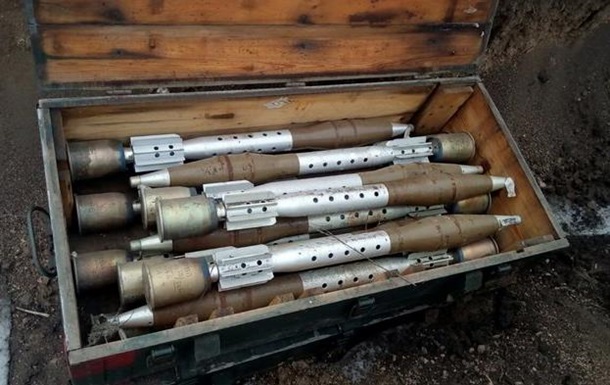 На Донбасі виявили п ять схованок зі зброєю