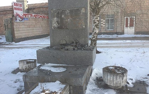 В Бердичеве повредили памятник Ватутину