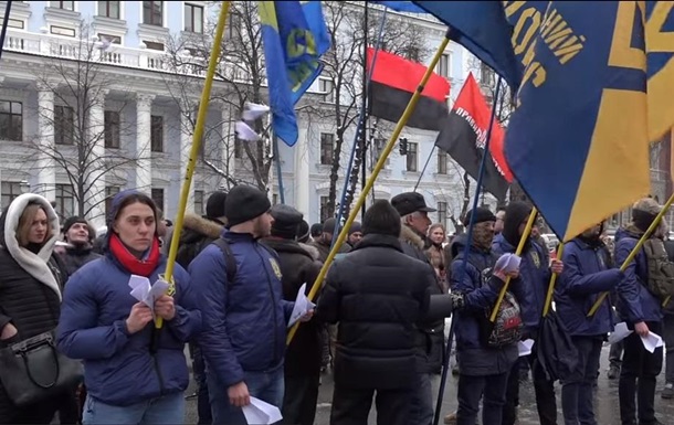 В Киеве на Банковой требовали отставки главы Николаевской ОГА