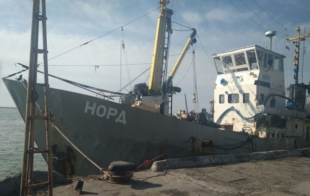 Пограничники задержали корабль под флагом РФ