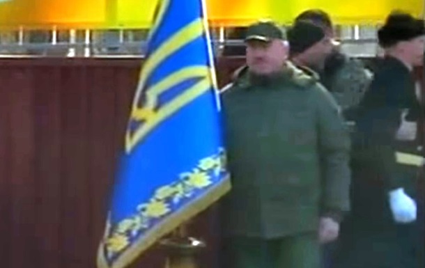 Солдату из почетного караула стало плохо во время выступления Порошенко
