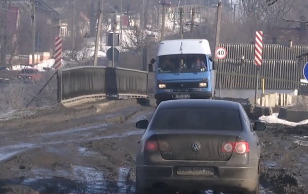 После протестов местных жителей начался ремонт трассы под Николаевом