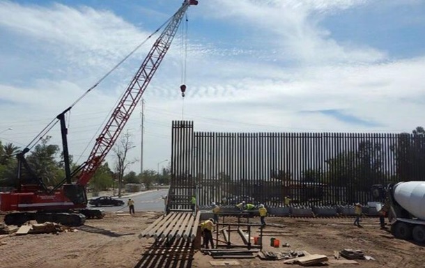 Трамп подав перші фото стіни на кордоні з Мексикою
