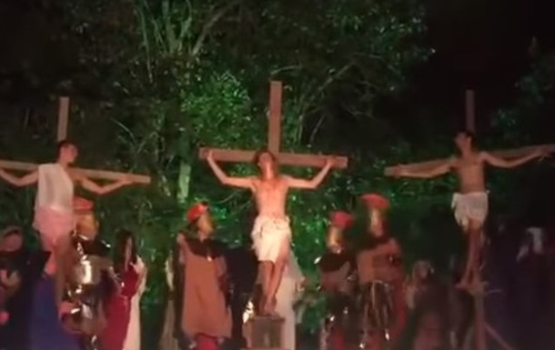 В Бразилии зритель сорвал библейский спектакль, решив  спасти Христа 