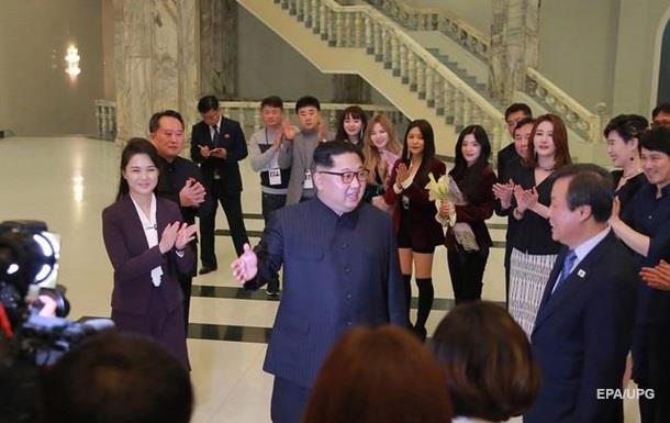 Ким Чен Ын высоко оценил концерт музыкантов из Южной Кореи