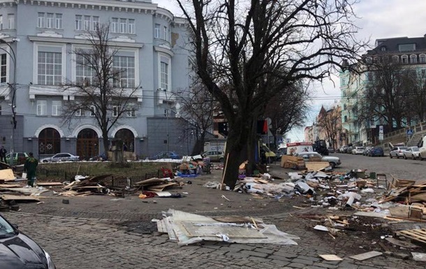 В Киеве  зачистили  от МАФов Андреевский спуск