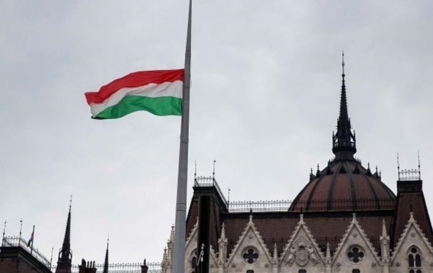 Лидеры оппозиционных партий Венгрии подали в отставку