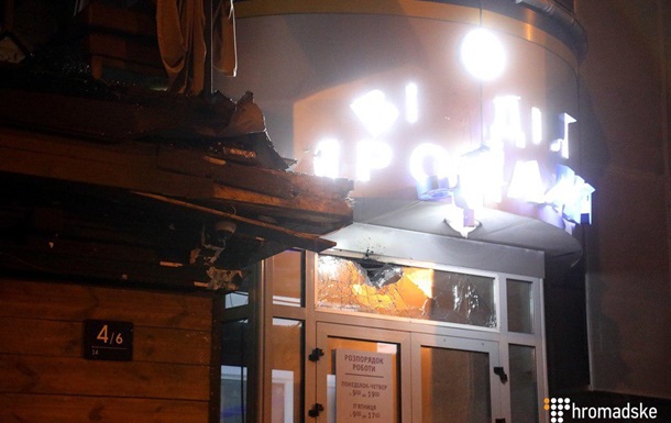 В центре Киева обстреляли здание из гранатомета