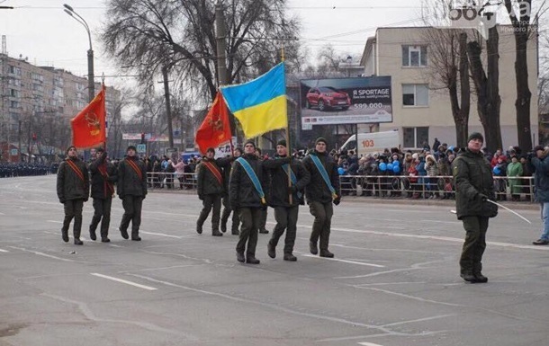 В Кривом Роге из-за парада с флагами СССР поменяли командира воинской части