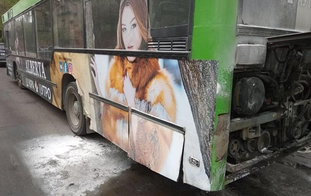 У Львові на ходу загорівся автобус